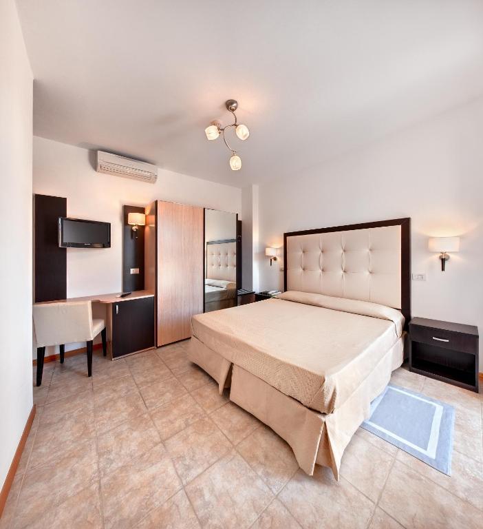 Hotel Bahia San Benedetto del Tronto Zimmer foto